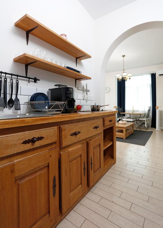 Classy 2 Bedroom Apartment In City Center Bukarest Kültér fotó