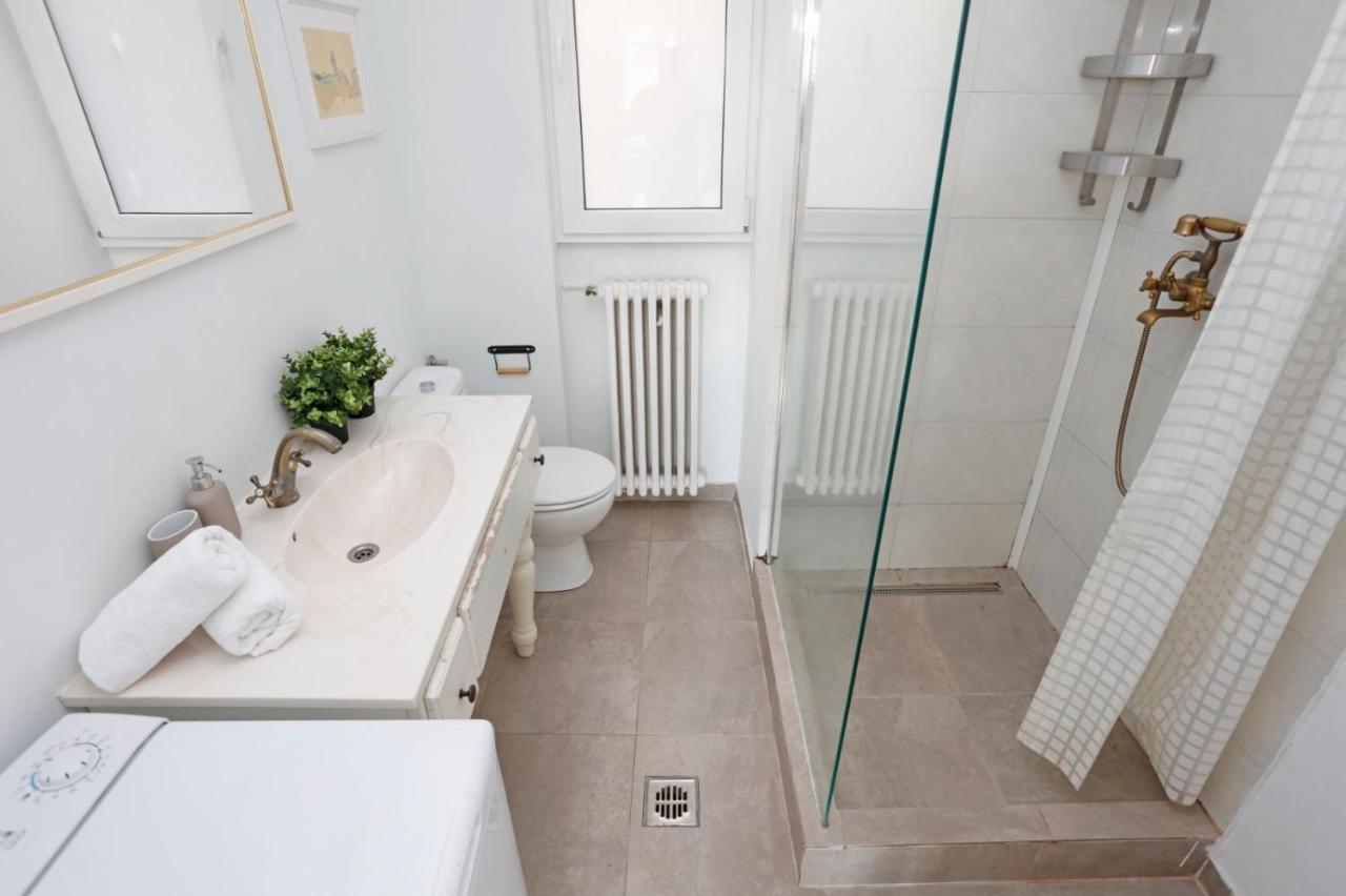 Classy 2 Bedroom Apartment In City Center Bukarest Kültér fotó