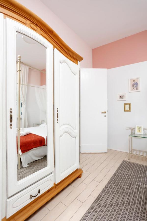 Classy 2 Bedroom Apartment In City Center Bukarest Kültér fotó