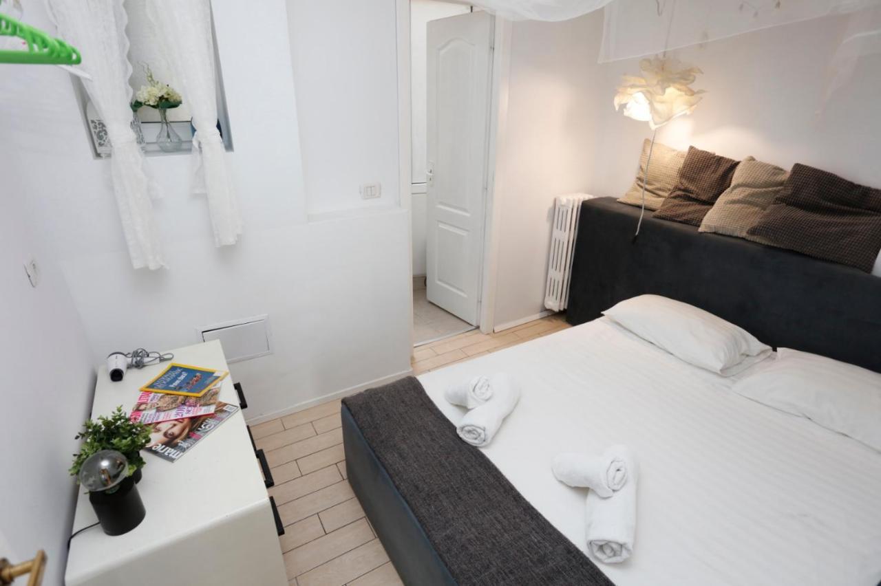 Classy 2 Bedroom Apartment In City Center Bukarest Kültér fotó
